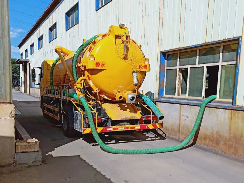 东方城厂区化粪池清理